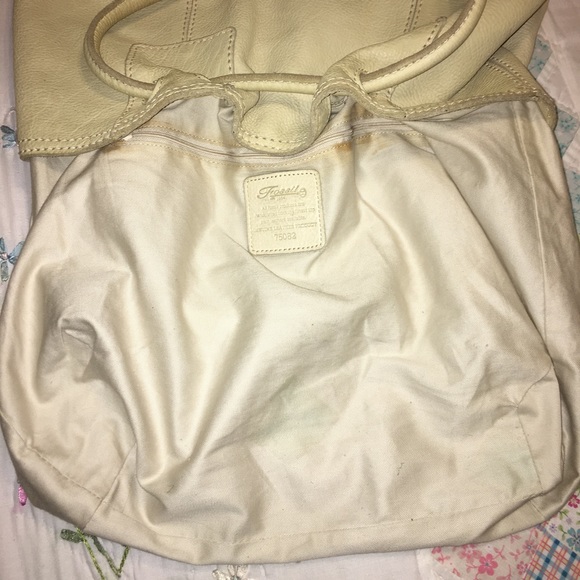 Clearance 🛍 Large creme fossil handbag. - Picture 6 of 7
